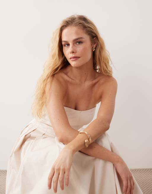 ASOS DESIGN – Ljusbeige sommarklänning i maxilängd med bandeau-ringning och vid kjol , 3 av 4