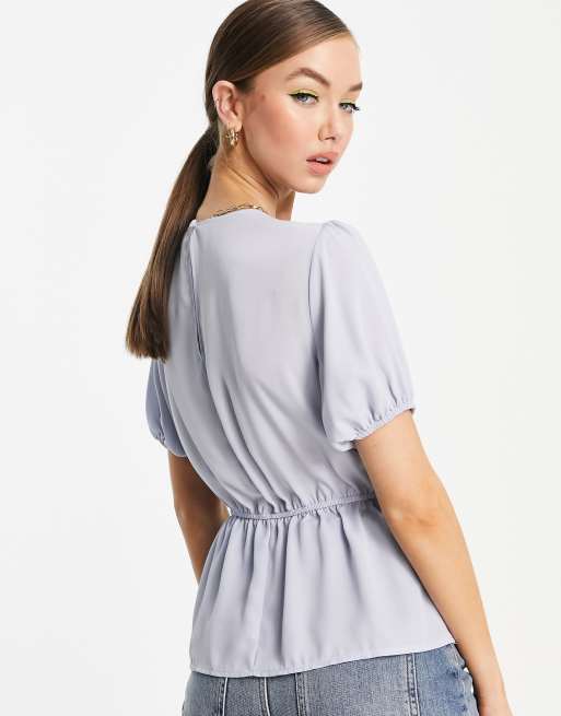ASOS DESIGN – Ljusblå blus med omlottdesign, peplum-fåll och puffärmar, 2 av 4