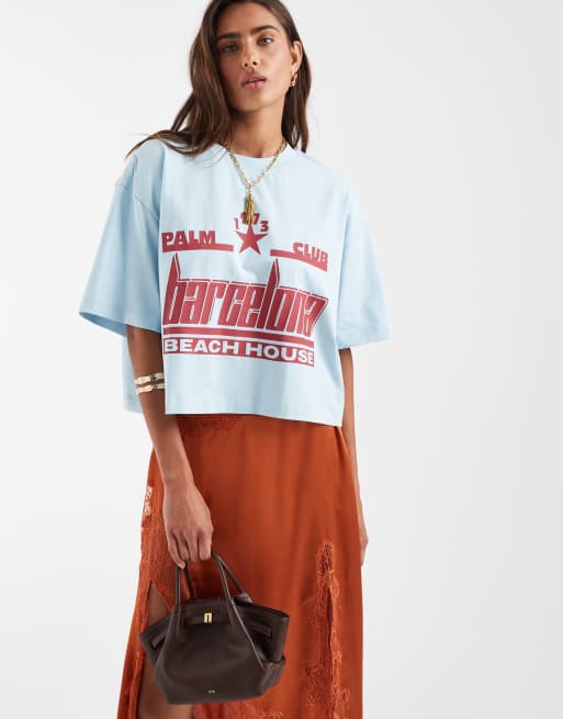 ASOS DESIGN – Ljusblå, kort t-shirt med boxig passform och Barcelona-tryck, 2 av 4