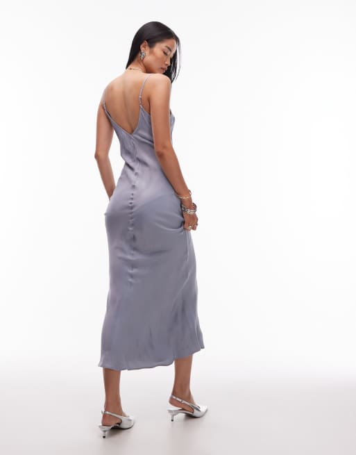 ASOS DESIGN – Ljusblå maxiklänning i satin och slipmodell med v-ringning och spetskant, 4 av 4