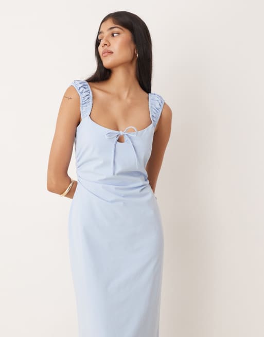 ASOS DESIGN – Ljusblå, ryschad midiklänning med holkärmar och knytning framtill, 2 av 4