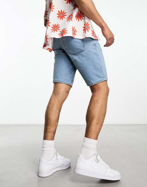 ASOS DESIGN – Ljusblå, stentvättade jeansshorts i normallång design och smal passform, 2 av 4