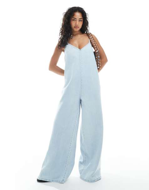 ASOS DESIGN – Ljusblå, tvättad jumpsuit i mjuk denim med djup halsringning och vida ben - view 1