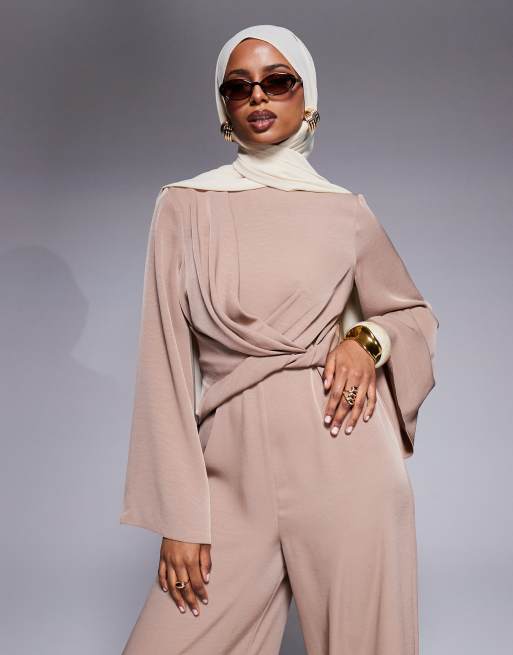 ASOS DESIGN – Ljusbrun jumpsuit med vida ben och snurrad knut framtill, 2 av 4