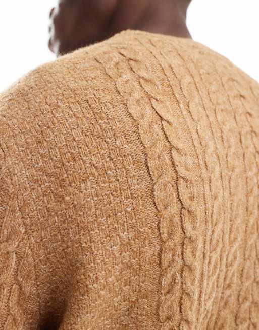 ASOS DESIGN – Ljusbrun, kabelstickad tröja med avslappnad, slouchy stil och rund halsringning, 3 av 4