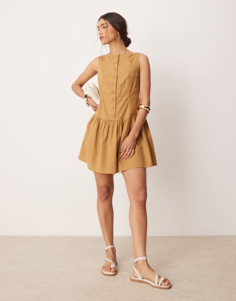 ASOS DESIGN – Ljusbrun miniklänning med båtringning, knäppning och sänkt midja - view 1