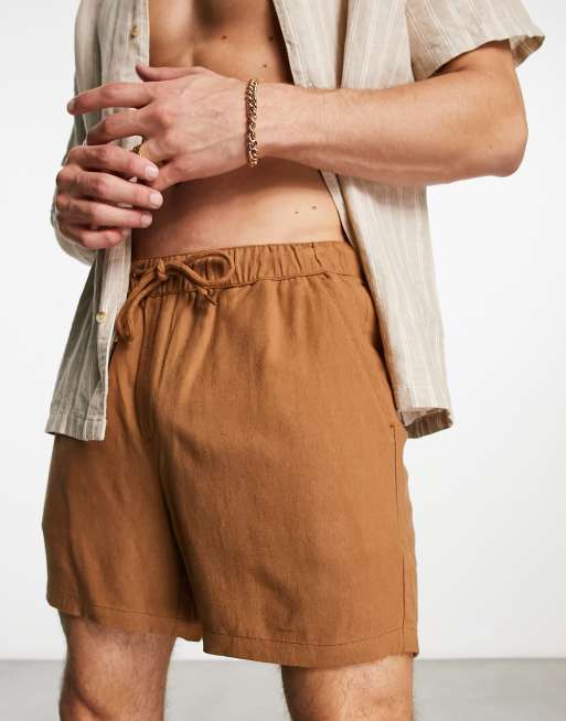 ASOS DESIGN – Ljusbruna kortare linneshorts med smal passform