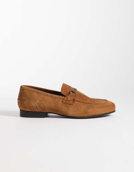 ASOS DESIGN – Ljusbruna loafers i mocka med metalldetalj, 2 av 4