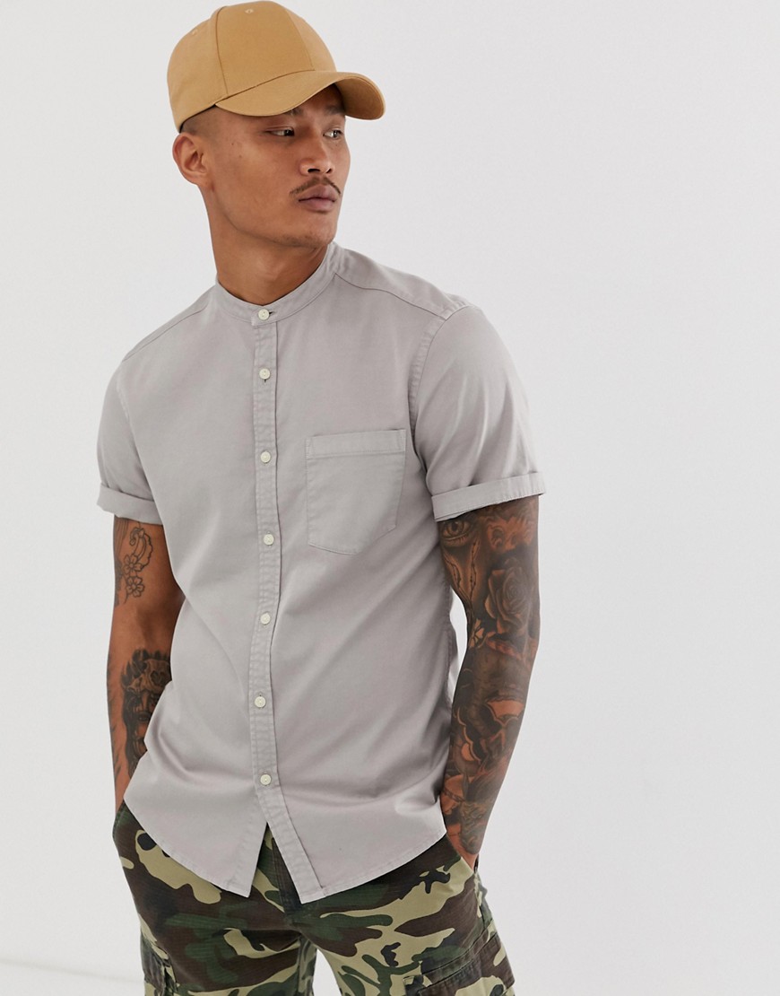 ASOS DESIGN – Ljusgrå jeansskjorta i stretch med smal passform och murarkrage