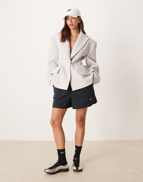 ASOS DESIGN – Ljusgrå, skulpterande kavaj med indragen midja - view 1