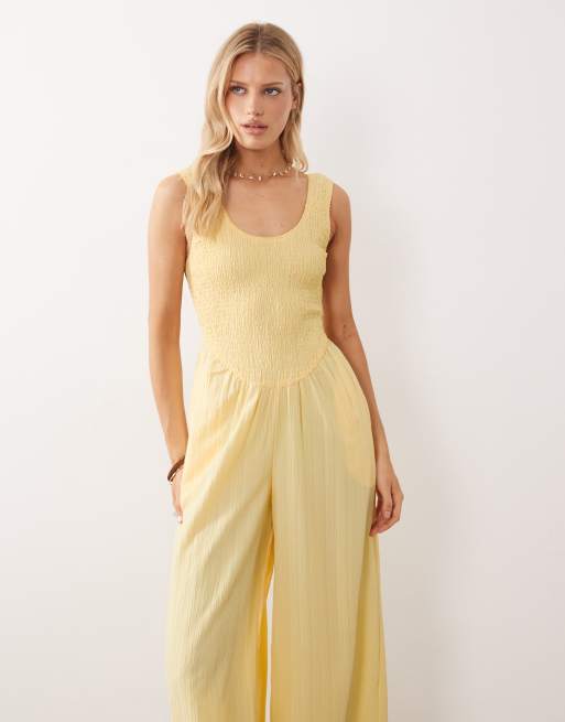 ASOS DESIGN – Ljusgul, krinklad jumpsuit med djup halsringning, 3 av 4