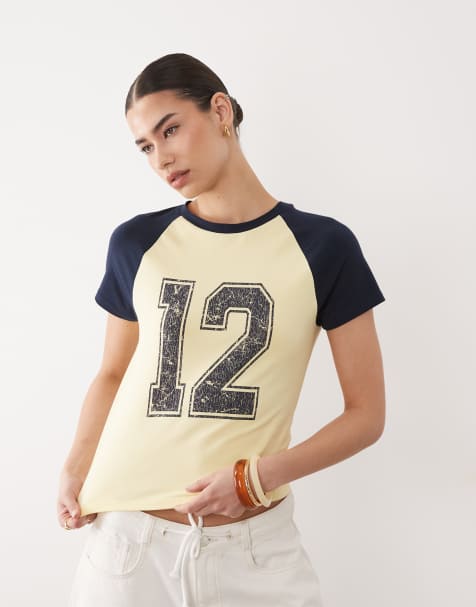 ASOS DESIGN – Ljusgul och marinblå t-shirt i baby-design med raglan-ärmar och slitet 12 -tryck - view 1