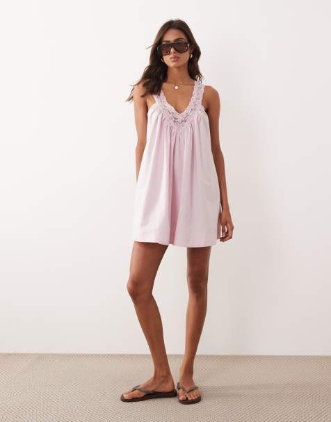 ASOS DESIGN – Ljuslila, smockad sommarklänning i poplin och minilängd med v-ringning och spetsöverlager - view 1