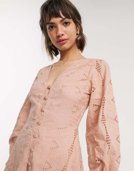 ASOS DESIGN – Ljusrosa broderad tea-klänning i midilängd med knappar, 3 av 4