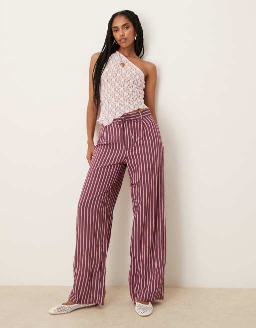 ASOS DESIGN – Ljusrosa, enaxlad topp i skir spets med asymmetrisk design, 2 av 4