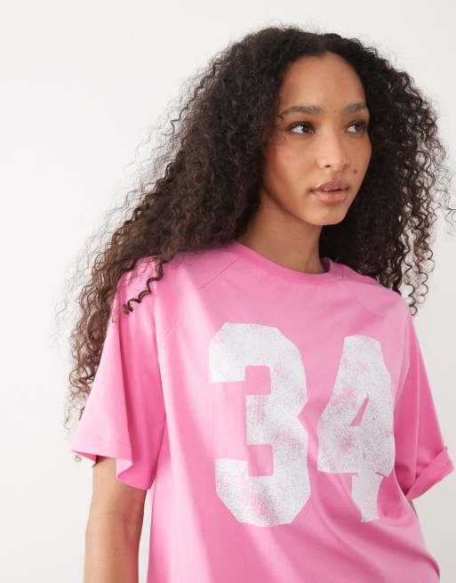 ASOS DESIGN – Ljusrosa fotbollströja i oversized fit med raglanärmar och 34-collegetryck, 3 av 4