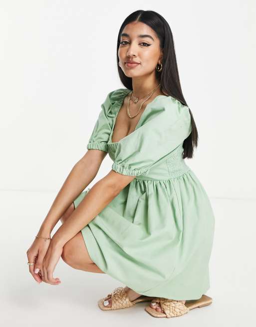ASOS DESIGN – Ljust kakifärgad smockklänning i minilängd med smockad rygg, 4 av 4