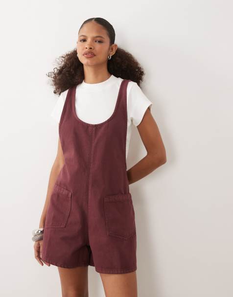 ASOS DESIGN – Ljust vinröd playsuit i denim med djup halsringning och korsade band baktill - view 1