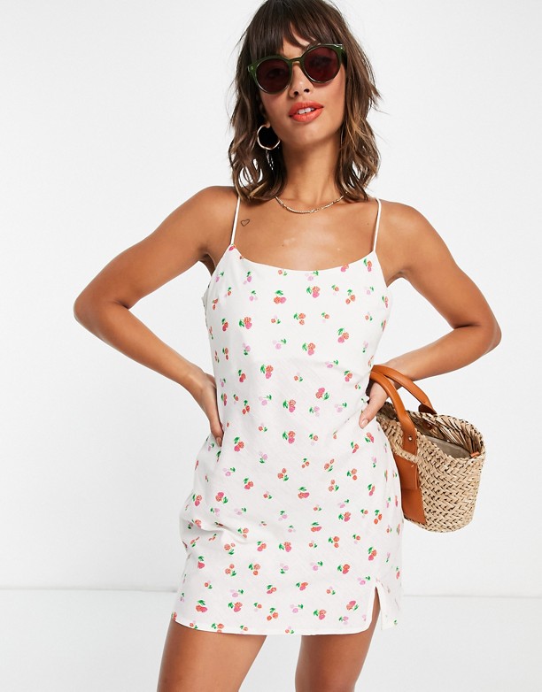  Moda ASOS DESIGN – Lniana sukienka mini na ramiączkach ze wzorem w maliny WzÓr w maliny
