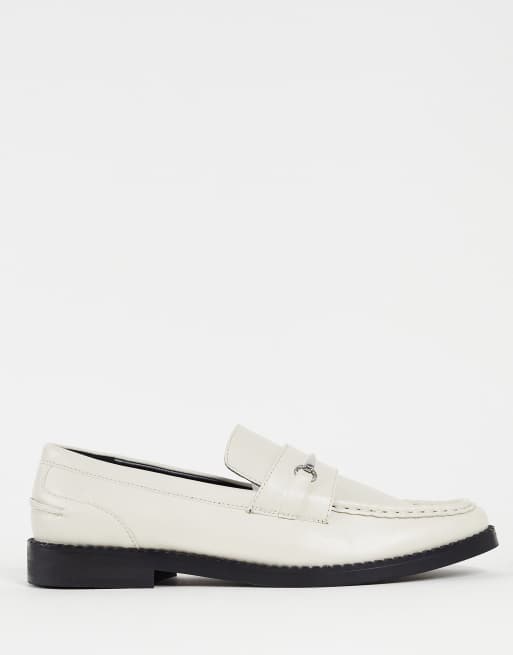 ASOS DESIGN – Loafer aus Kunstleder in gebrochenem Weiß mit farblich abgesetzter Sohle , 4 von 4