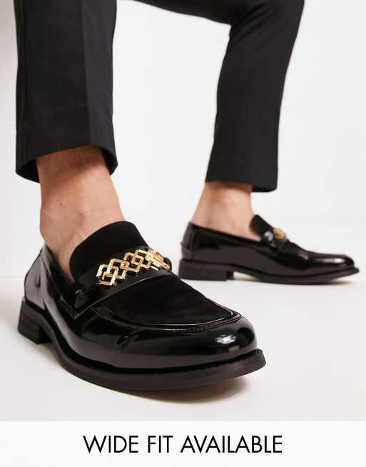 ASOS DESIGN Loafer aus Kunstleder in Schwarz mit abgesetztem Schuhblatt und Spangendetail