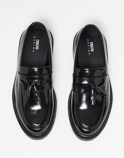 ASOS DESIGN Loafer aus Kunstleder in Schwarz mit Quasten