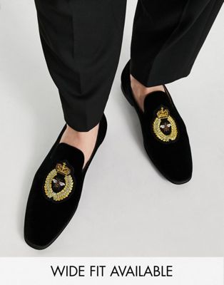 ASOS DESIGN loafer in black velvet with badge detail
