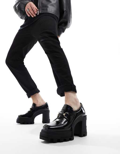 ASOS DESIGN – Loafer in schwarzer Lackoptik mit dicker Sohle und goldfarbenem Trensendetail, 4 von 4