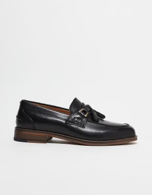 loafers in black leather with tassel