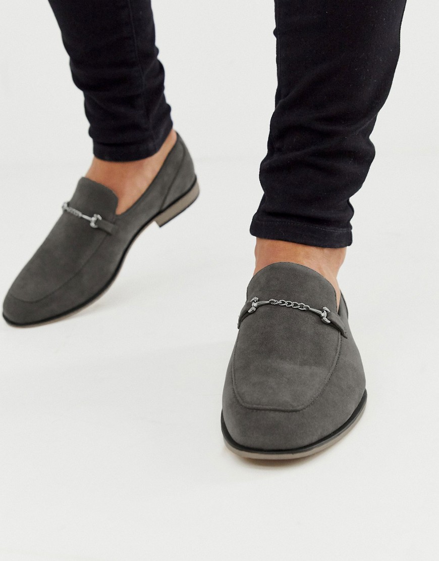ASOS DESIGN - Loafers in grijs imitatiesuède met trens en zwart zool