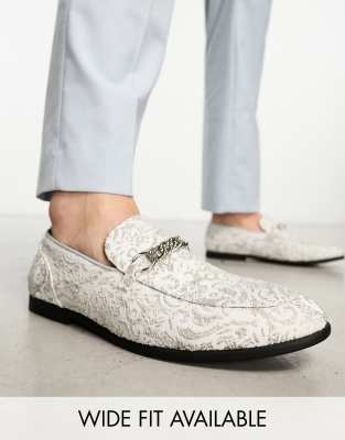  loafers in silver velvet with gunmetal chain detail