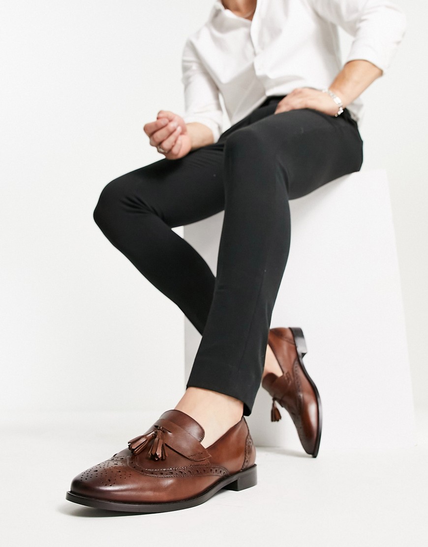 ASOS DESIGN loafers in tan leather with brogue detail-Brown