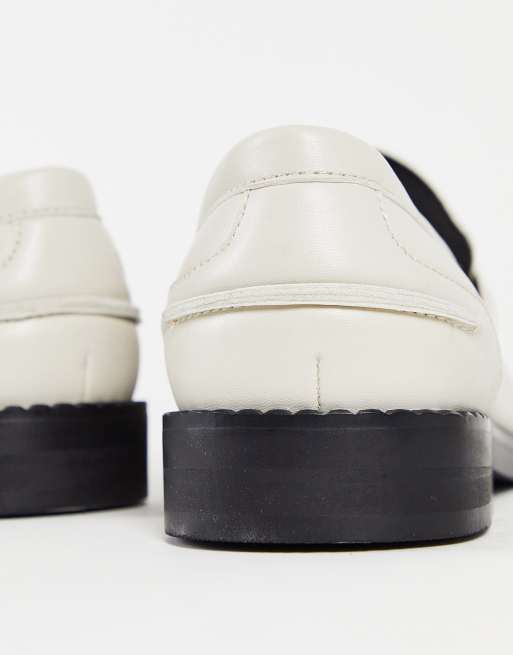 ASOS DESIGN - Loafers van gebroken wit imitatieleer met contrasterende zool , 3 van 4