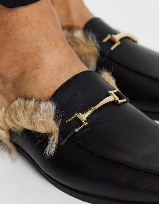 ASOS DESIGN Loafers van imitatieleer met open achterkant en imitatiebont in zwart