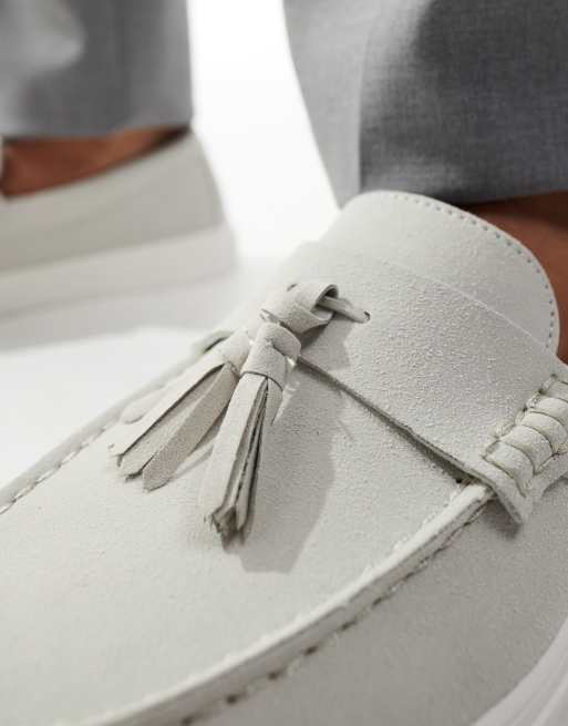 ASOS DESIGN - Loafers van imitatiesuède met kwastjes in grijs, 3 van 4
