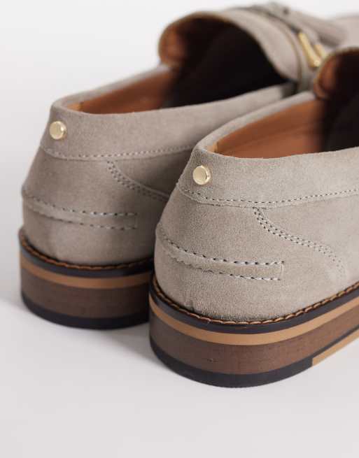 ASOS DESIGN - Loafers van suède met kwastjes in lichtgrijs, 3 van 4
