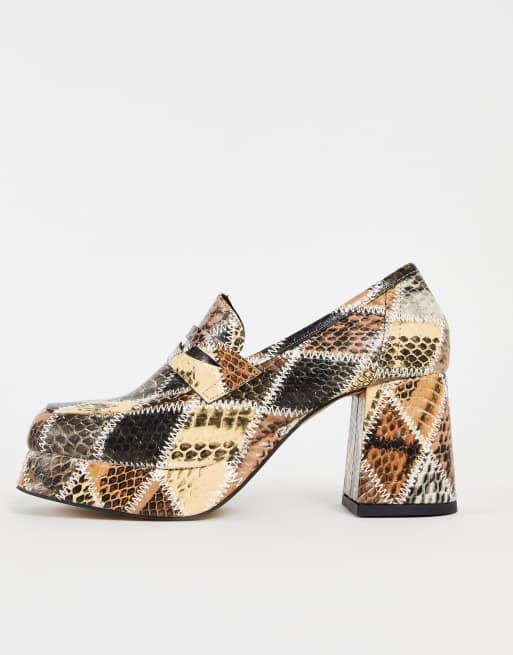ASOS DESIGN – Loafersy na obcasie w patchworkowy wzór skóry węża