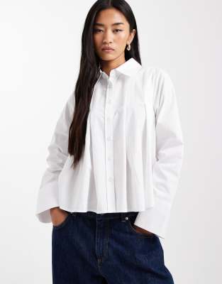 ASOS DESIGN - Locker fallende Hemdbluse in Weiß mit Faltendetail