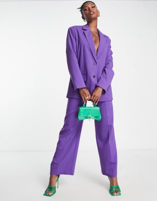 ASOS DESIGN - Locker geschnittene Anzughose in Lila
