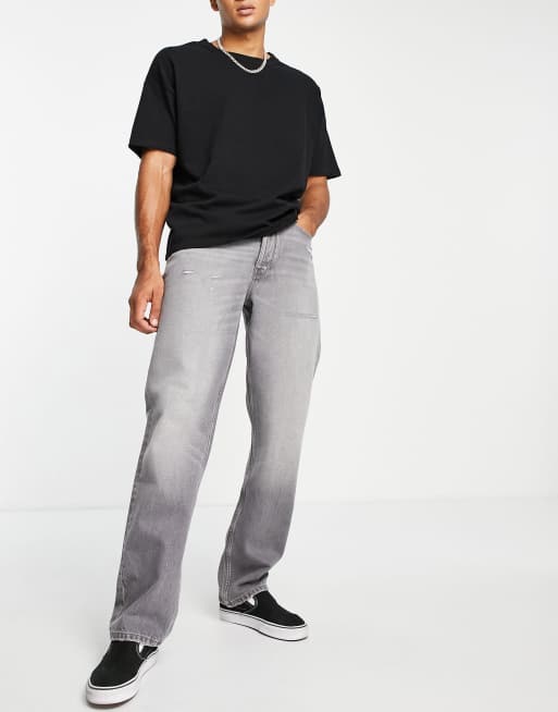 ASOS DESIGN – Locker geschnittene Jeans mit geradem Bein in Grau mit zerschlissenem Saum 