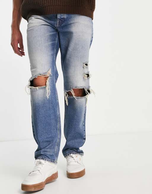 Asos Design Locker Geschnittene Jeans Mit Geradem Bein Und Zierrissen Am Knie In Mittelblauer