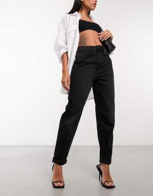 ASOS DESIGN - Locker geschnittene Mom-Jeans in Schwarz mit hohem Bund