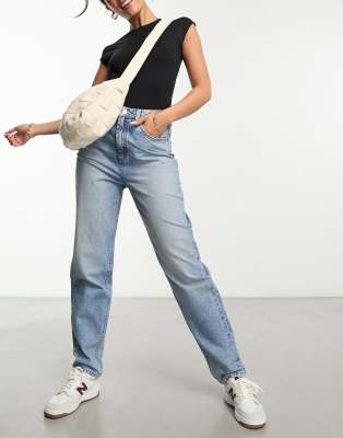 ASOS DESIGN - Locker geschnittene Mom-Jeans in Vintage-Blau mit hohem Bund