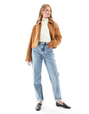 ASOS DESIGN - Locker geschnittene Mom-Jeans in Vintage-Waschung mit hohem Bund-Blau