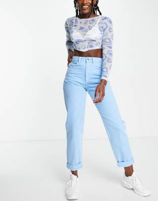 ASOS DESIGN - Locker geschnittene Mom-Jeans mit hohem Bund in Hellblau