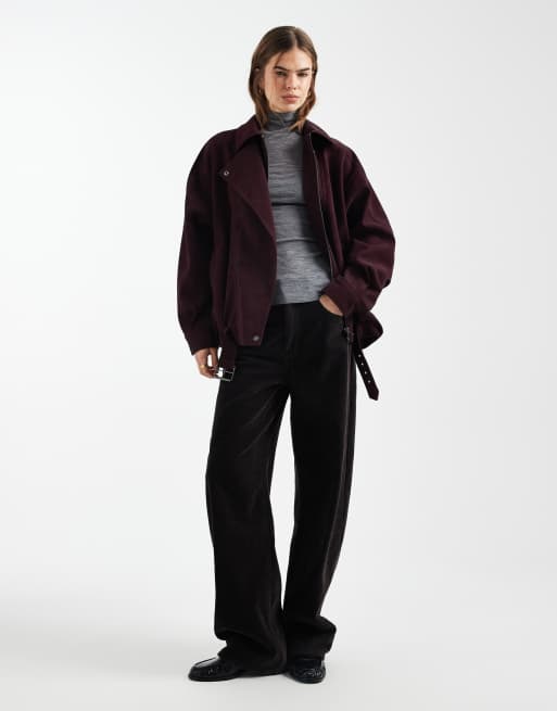 ASOS DESIGN – Locker geschnittene Oversize-Bikerjacke in burgunderroter Lederoptik, 2 von 4