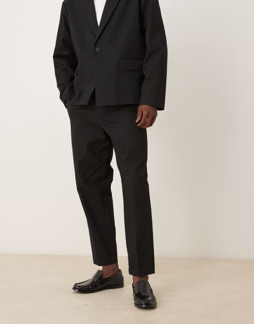 ASOS DESIGN – Locker geschnittene, schmal zulaufende Anzughose aus Baumwolle in Schwarz, 2 von 5