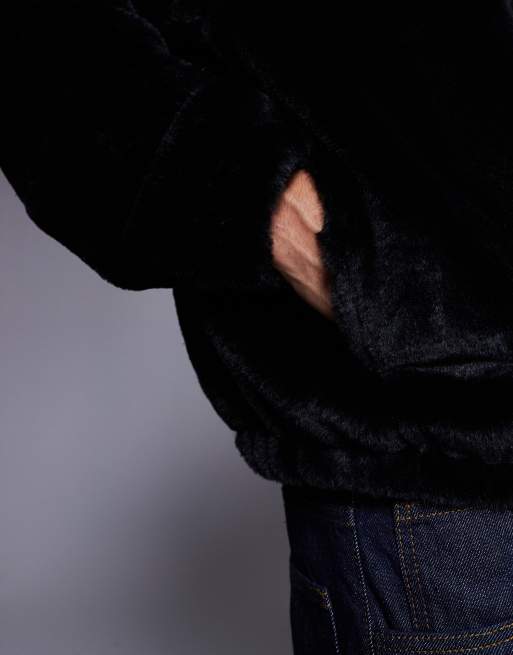 ASOS DESIGN – Locker geschnittener Kapuzenpullover in Schwarz aus Kunstpelz mit seitlichen Eingrifftaschen, 5 von 5