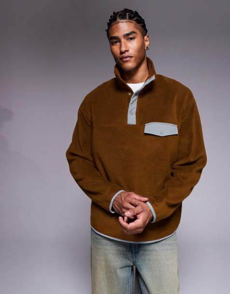 ASOS DESIGN – Locker geschnittenes Fleece-Sweatshirt in Braun mit Stehkragen und kurzer Druckknopfleiste - view 1