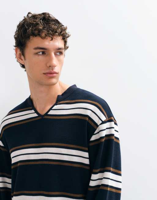 ASOS DESIGN locker geschnittenes, gestreiftes Langarmoberteil mit eingekerbtem Ausschnitt in Marineblau mit Waffelstruktur, 2 von 5